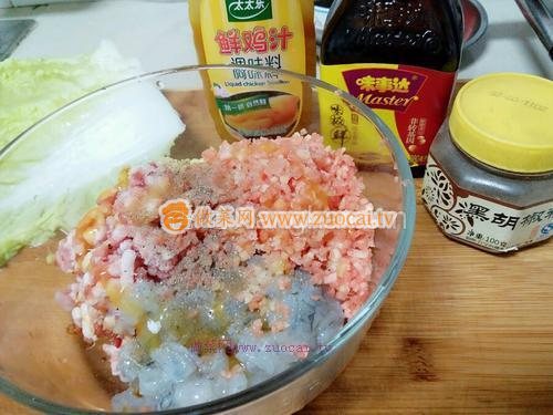 鲜美白菜虾肉卷的做法