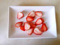 草莓鱼早餐拼盘的做法步骤3