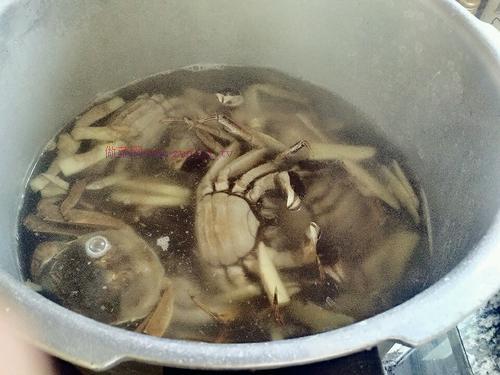 水煮螃蟹的做法