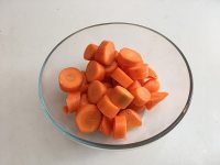胡萝卜花卷的做法步骤1