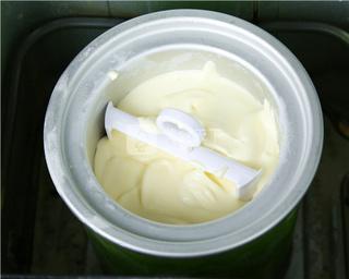 香草酸奶油樱桃冰淇淋的做法步骤：7