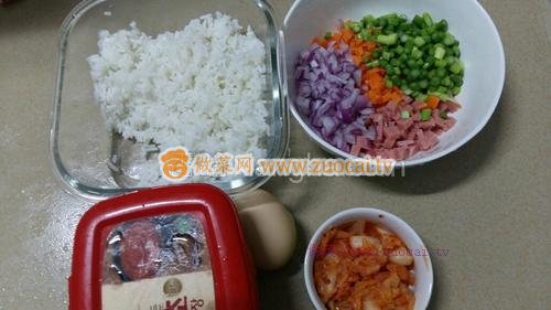 韩国泡菜炒饭的做法