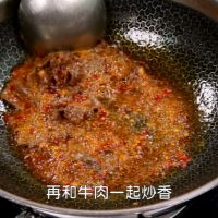 香喷喷的【孜然牛肉土豆片】 的做法图解4