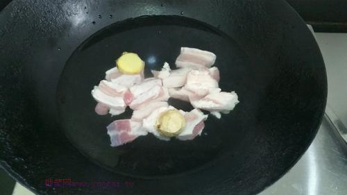 油豆腐煮五花肉的做法