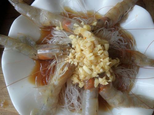 蒜茸蒸开边虾的做法