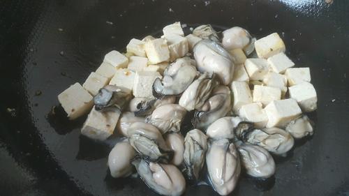 海蛎焖豆腐的做法