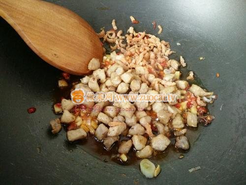 双椒海米肉丁的做法