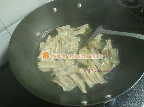 腐竹肉片汤的做法