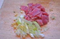 肉炒扁豆的做法步骤3