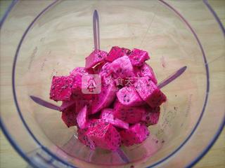 火龙果酸奶棒冰的做法步骤：3
