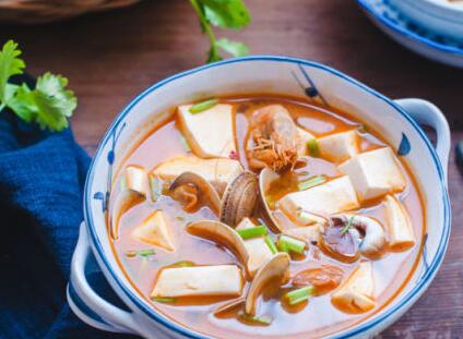 酸辣开胃的蛤蜊泡菜汤怎么做？