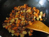土豆牛肉胡萝卜焖饭的做法步骤7
