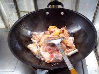 电饭煲版鸡炖板栗汤的做法步骤6