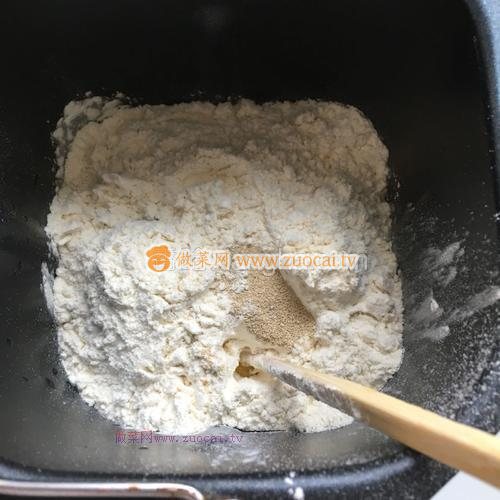 豆沙小面包的做法