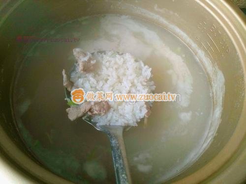 肉丝菠菜米粥的做法