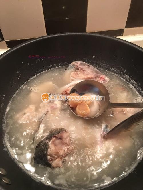 丝瓜鱼头汤的做法