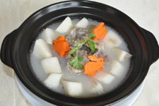 白萝卜排骨汤的做法