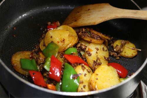 香辣干锅土豆的做法