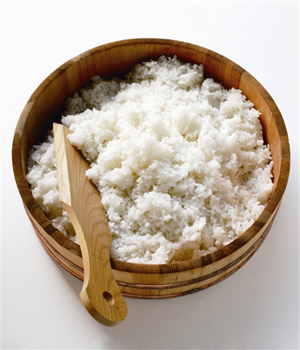 蒸大米的做法 蒸大米怎么做好吃 蒸大米要加多少水