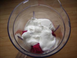火龙果酸奶棒冰的做法步骤：4
