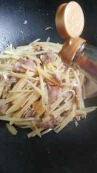 土豆丝炒牛肉的做法步骤10