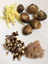 香菇蛤蜊海鲜粥的做法步骤1