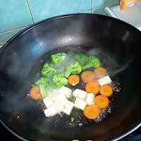 辅食推荐：鸡蛋蔬菜杯，让宝宝爱上蔬菜的做法图解2