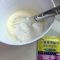 火龙果酸奶千层蛋糕的做法步骤3
