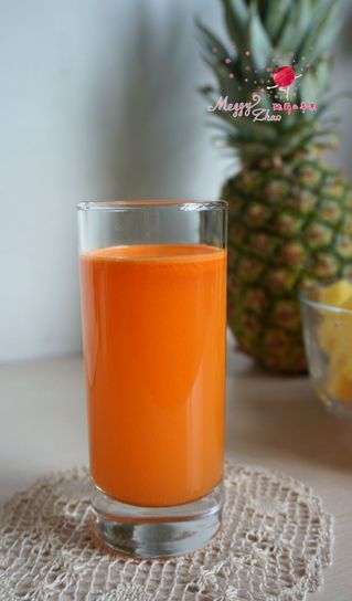 菠萝胡萝卜汁
