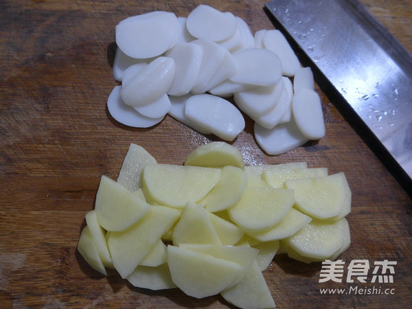 雪菜土豆煮年糕的做法