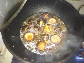 香菇烧油面筋的做法步骤：13
