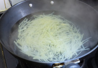 洋葱拌土豆丝的做法步骤3