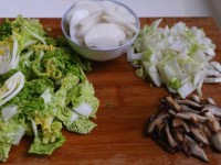 香菇青菜炒年糕的做法步骤1