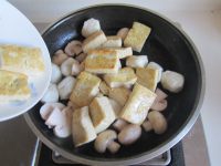 豆腐口蘑西兰花烩鱼丸的做法步骤7
