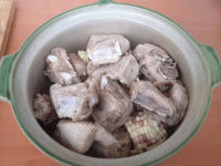 排骨玉米砂锅煲的做法步骤6