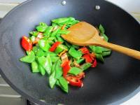 扁豆炒肉的做法步骤7