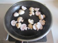 豆腐口蘑西兰花烩鱼丸的做法步骤5