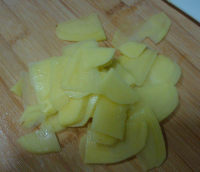 尖椒胡萝卜炒土豆片的做法步骤2