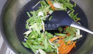 熏干芹菜的做法步骤：5