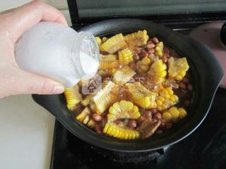 玉米烧排骨的做法步骤：8