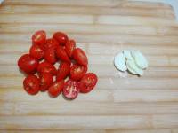 番茄炒西兰花的做法步骤2