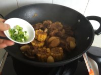 玉米土豆焖排骨的做法步骤8
