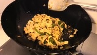 尖椒炒豆腐皮的做法步骤9