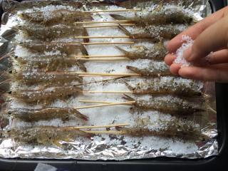 #ACA烘焙明星大赛#海盐烤大虾的做法步骤：5