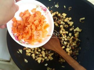 香菇土豆什锦蛋炒饭的做法步骤：12
