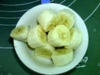 黑芝麻香蕉菱角奶糊的做法步骤3