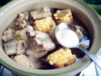 排骨玉米砂锅煲的做法步骤10
