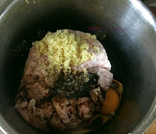 白菜香菇肉包子的做法