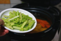 双蔬筒子骨汤的做法步骤6