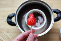草莓棒棒糖的做法步骤5